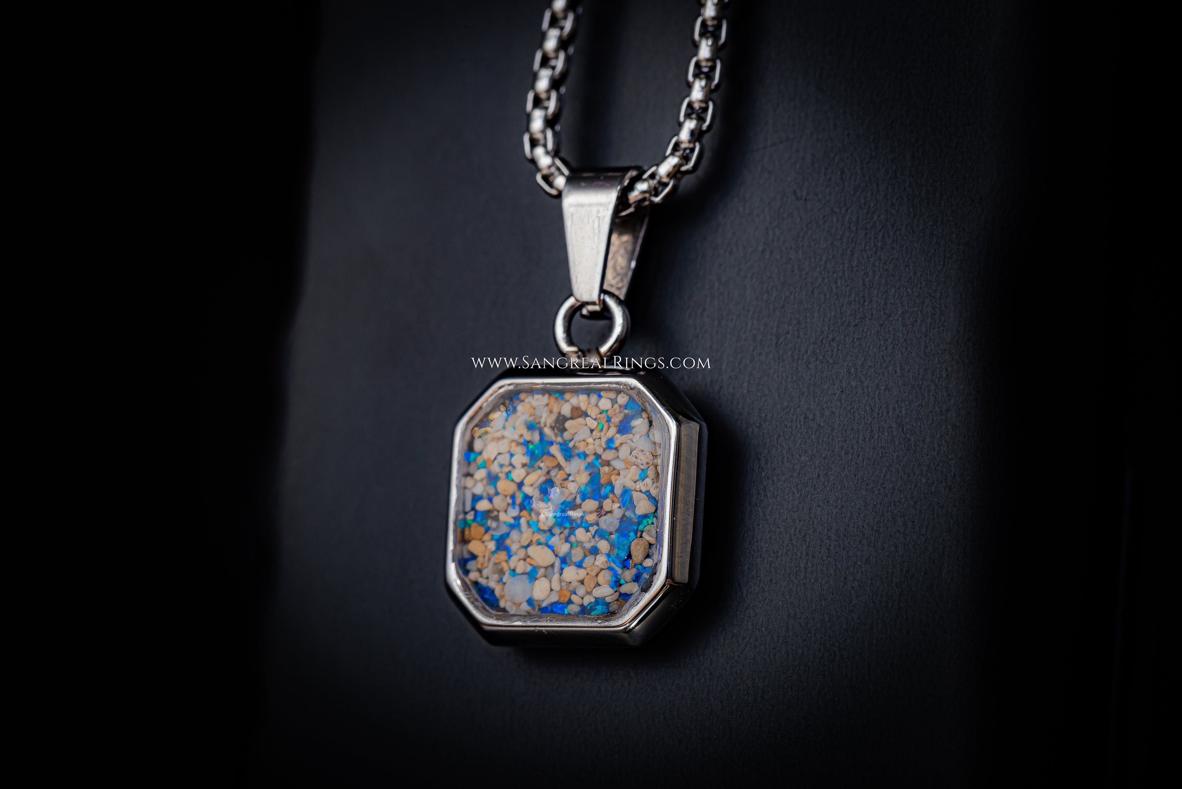 The Sand Pendant